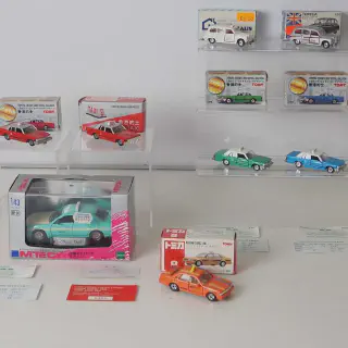 /img/49124-japanese-diecast-models-display.webp