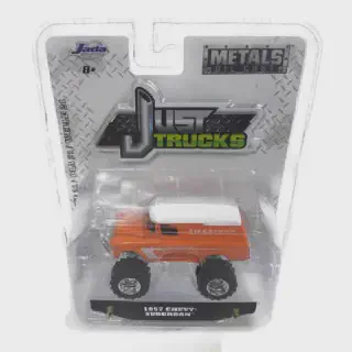 /img/49136-displaying-diecast-trucks.webp