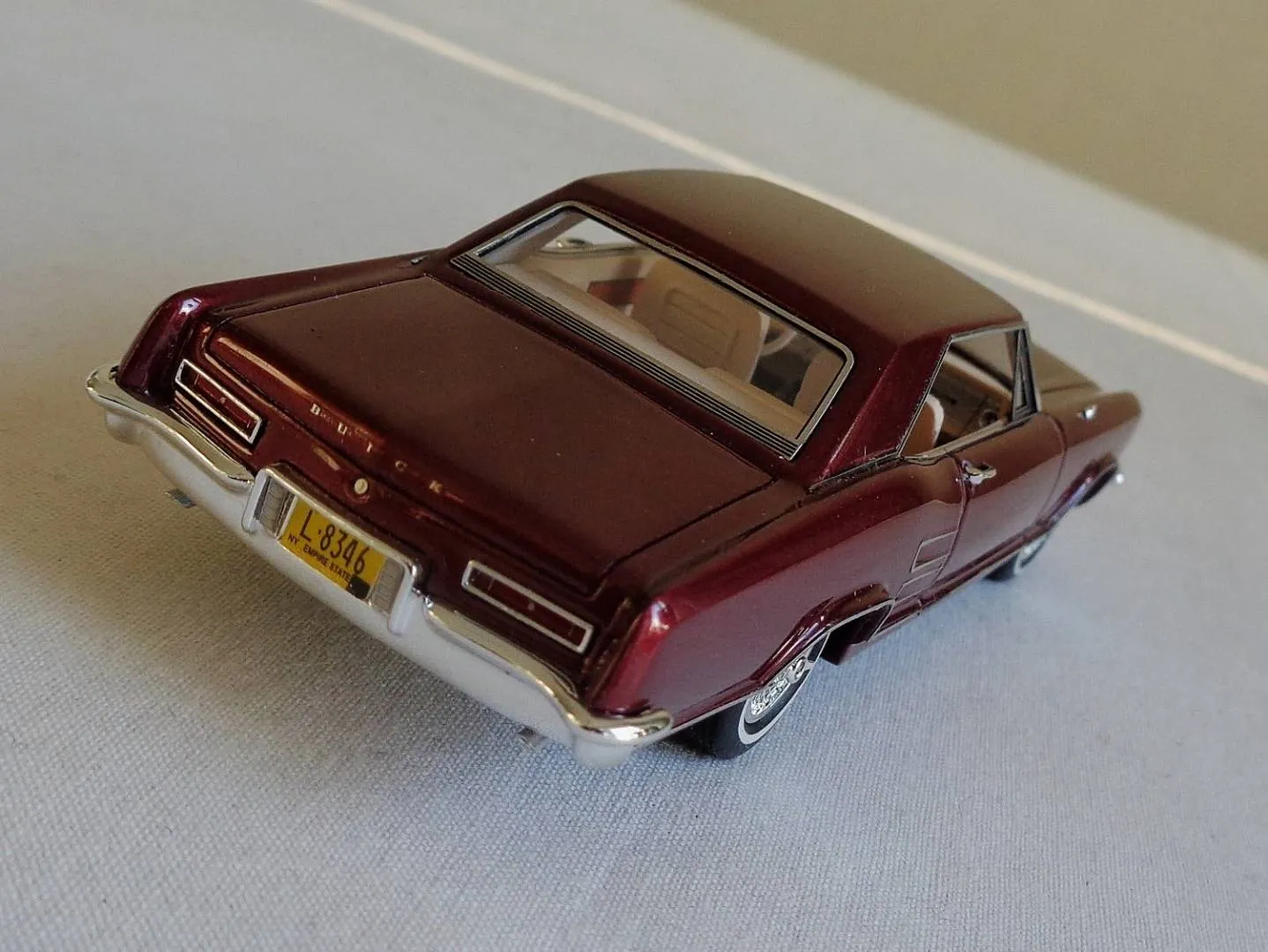 49151 riviera diecast model1