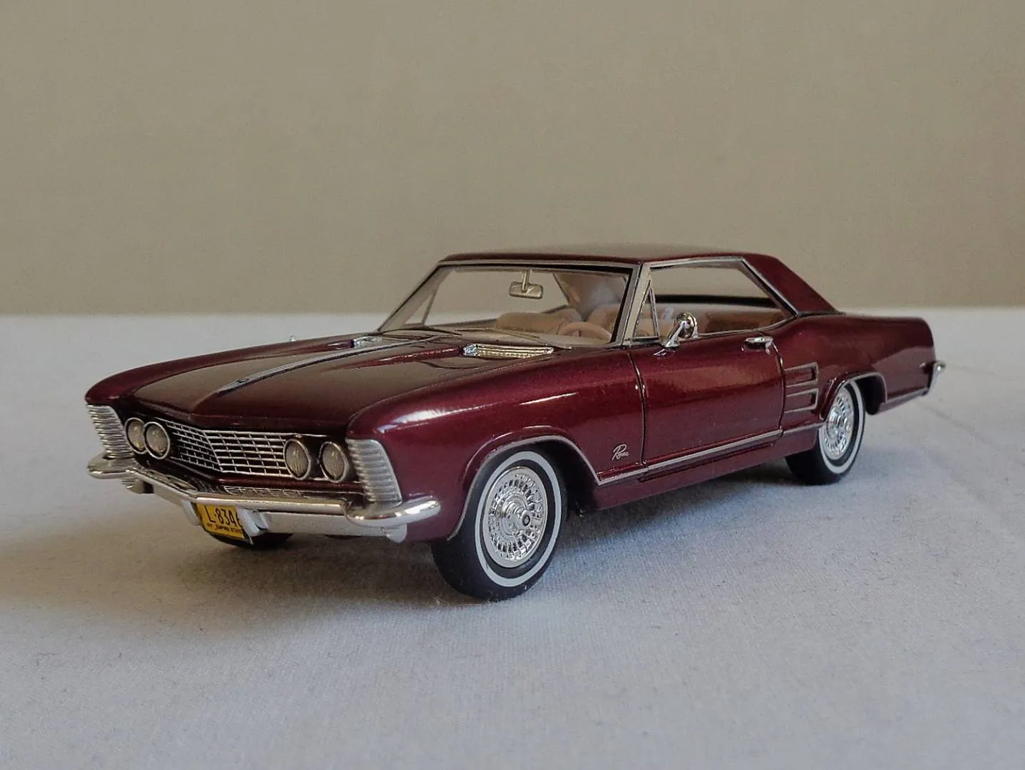 49151 riviera diecast model2