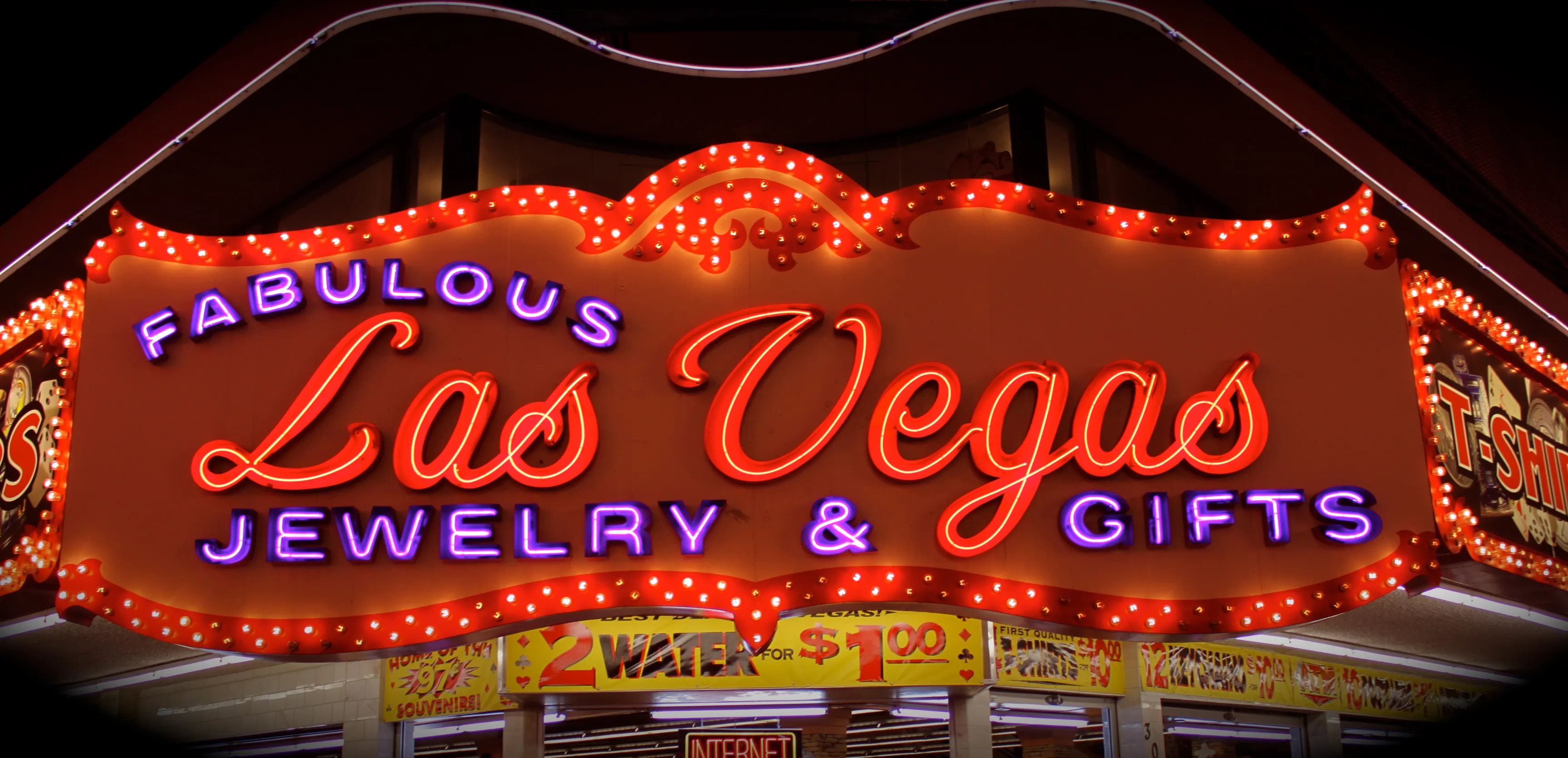 /img/49176-shopping-in-las-vegas.webp