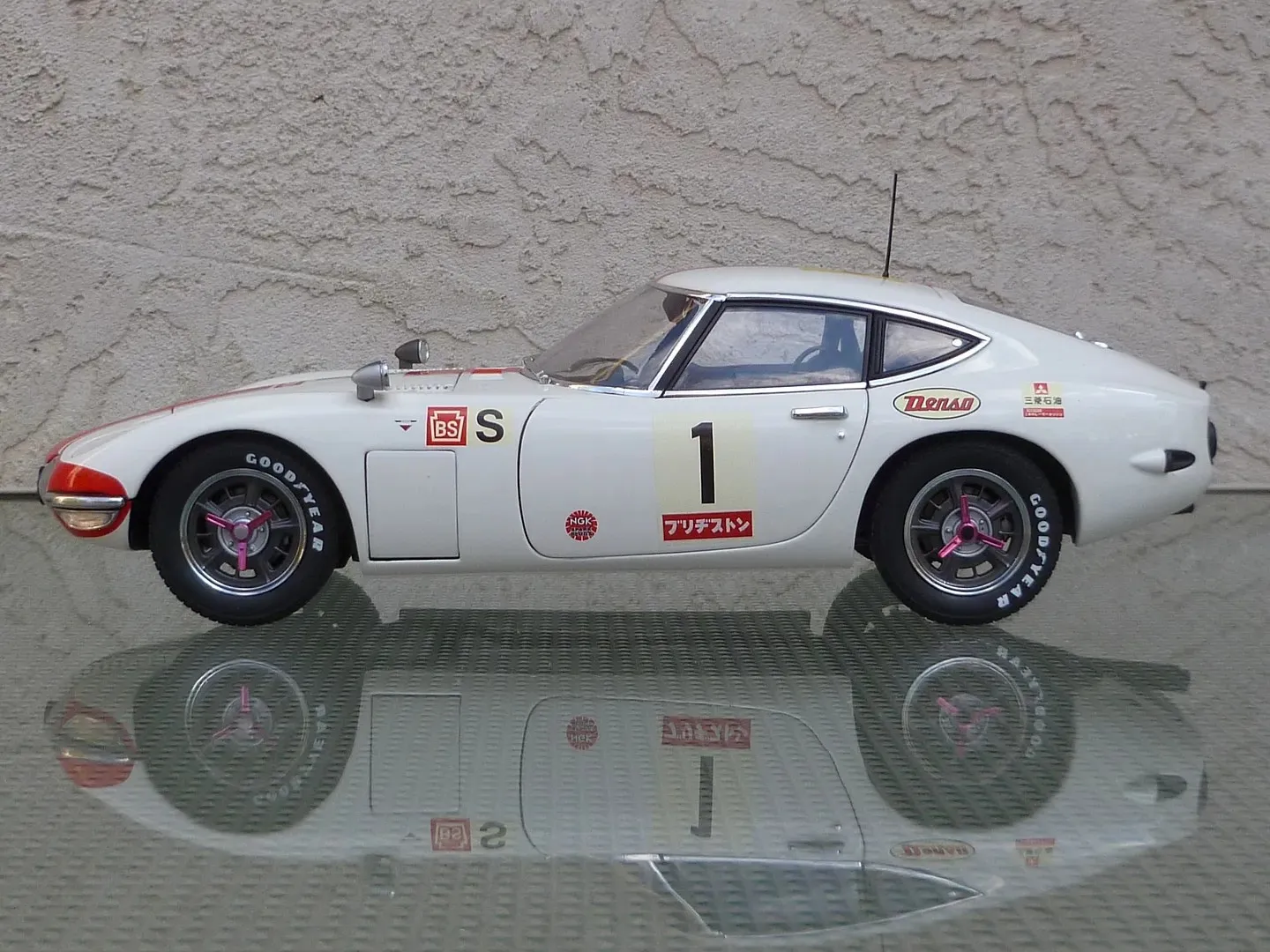 49205 toyota 2000gt diecast featured