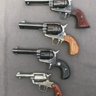 /img/49206-cleaning-diecast-cowboy-guns.webp