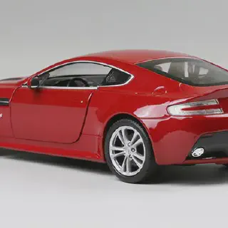 /img/49217-aston-martin-v12-vantage-model-auction.webp