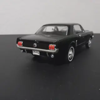 /img/49220-mustang-diecast-collectors-display.webp