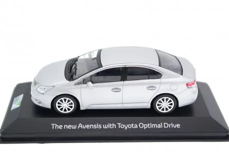49225 diecast avensis detail shot