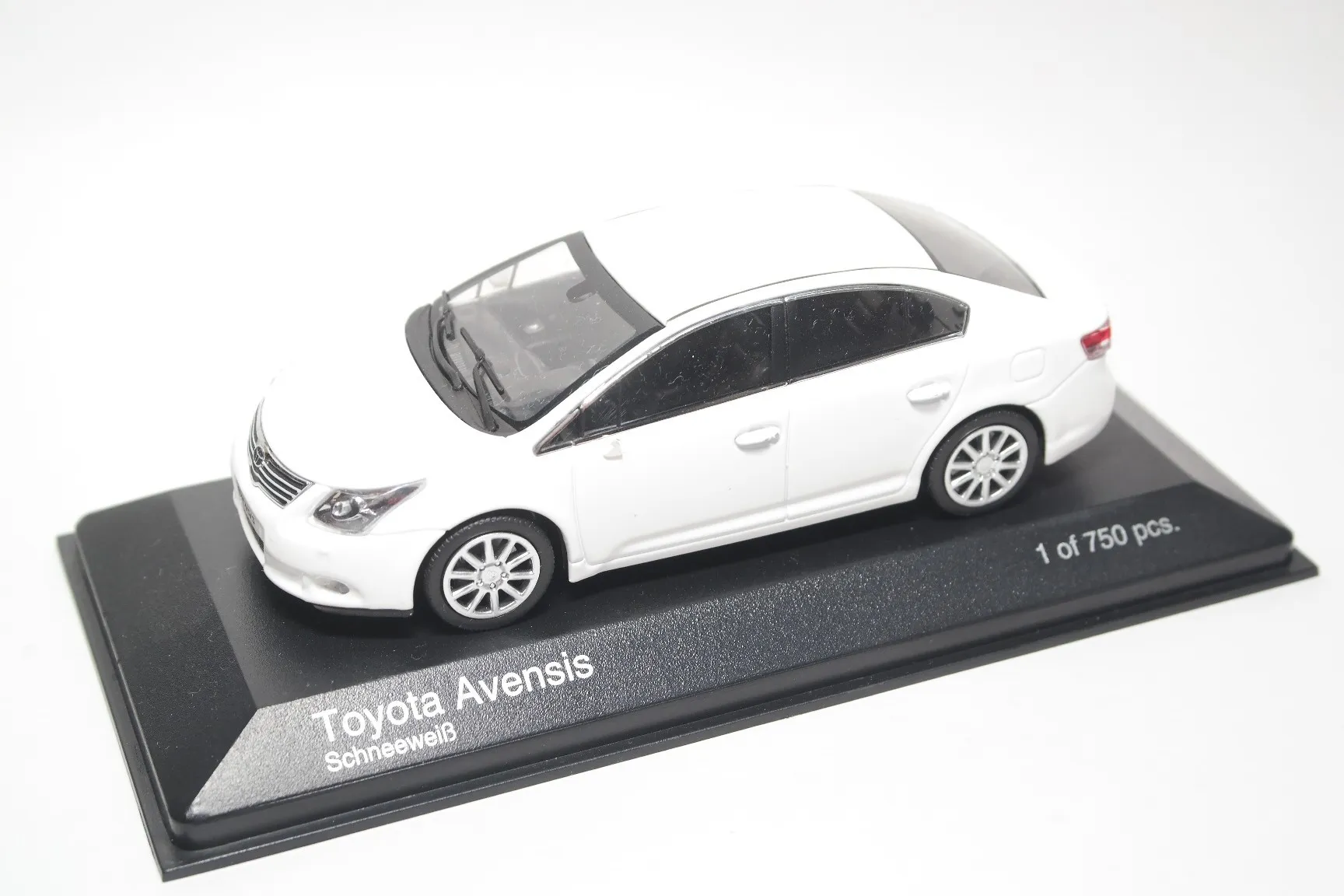 49225 diecast avensis exterior design