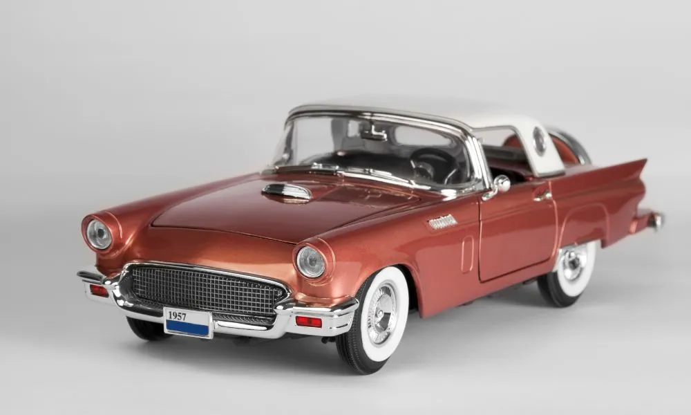 /img/49264-diecast-model-car-shopping.webp