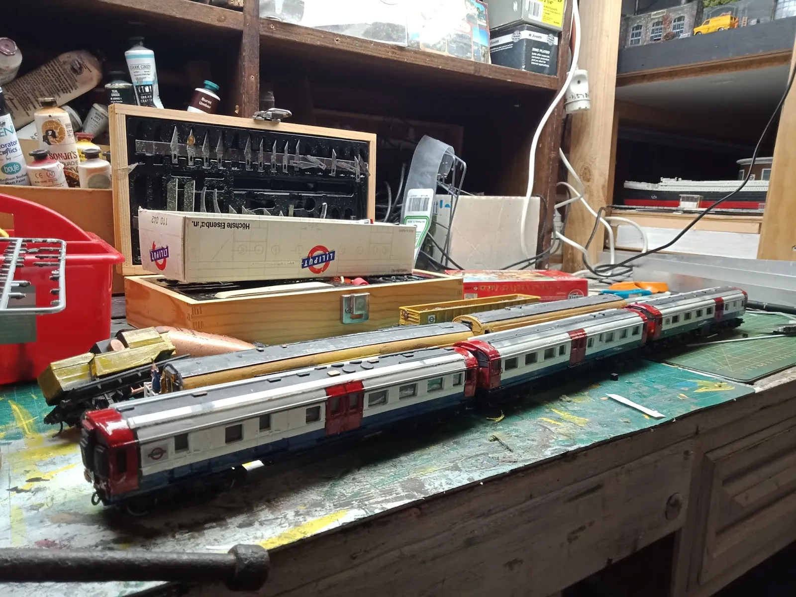 49266 diecast london underground trains display