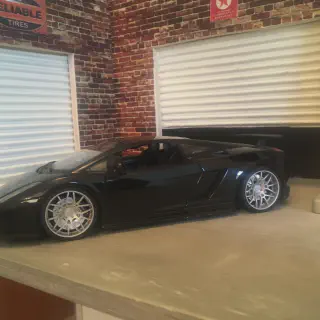 /img/49314-gallardo-diecast-auction.webp