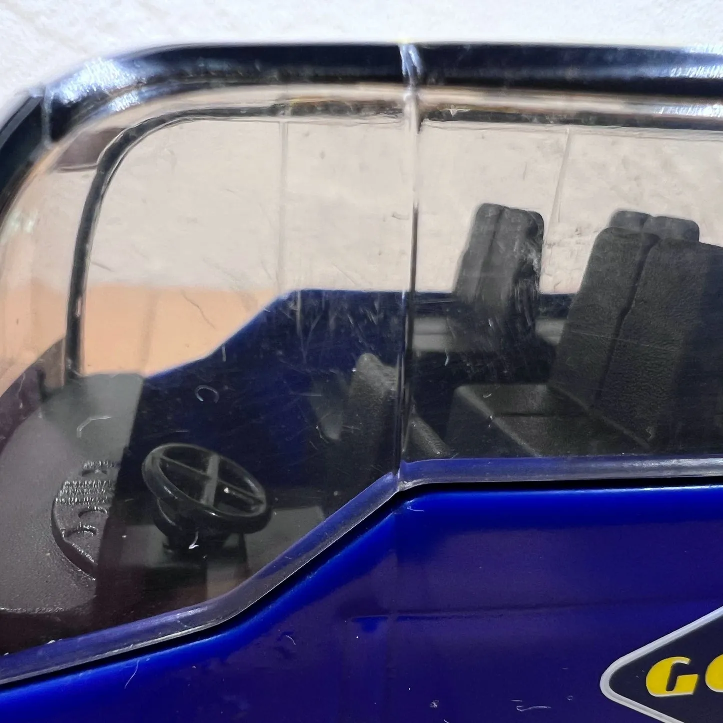 49323 diecast bus model detailing