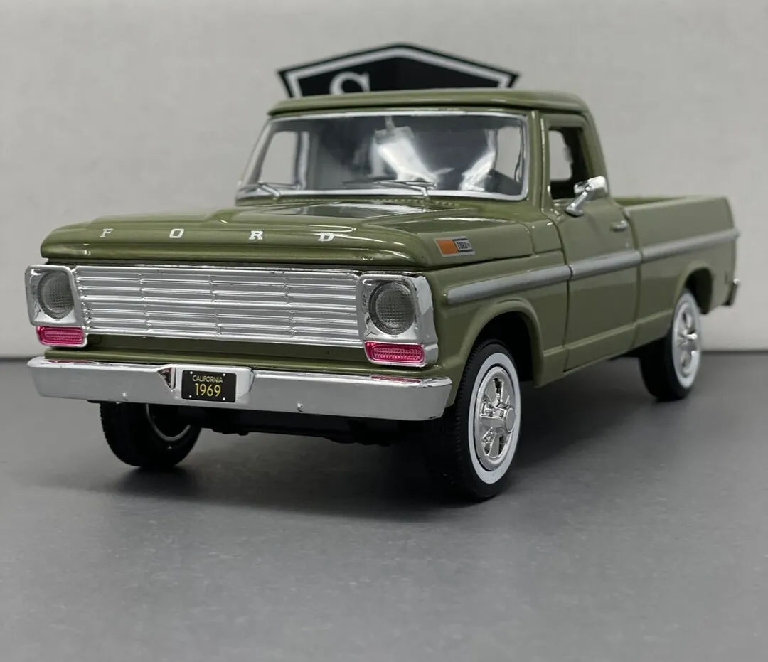 /img/49341-ford-f100-diecast-trucks-collection.webp