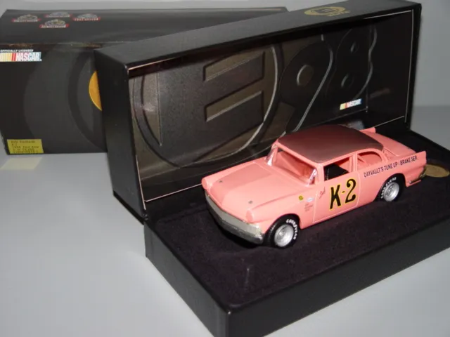 /img/49353-diecast-collection-display.webp