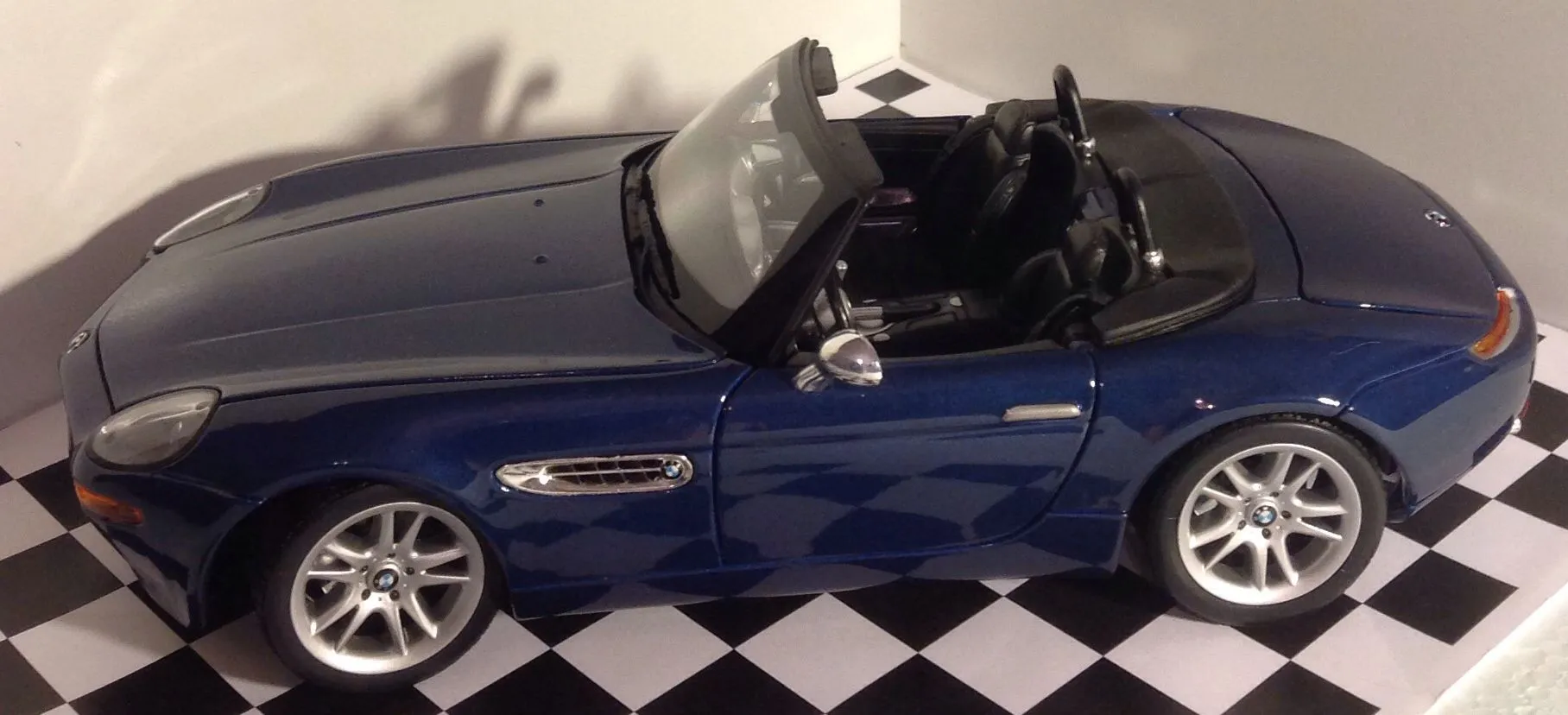 49387 bmw z8 diecast scale comparison