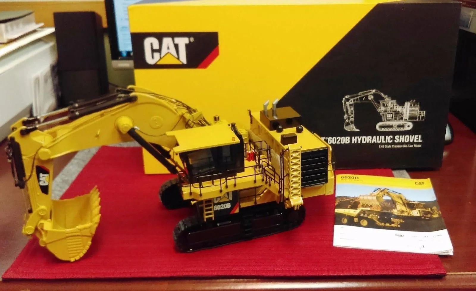 49403 cat 6020b diecast detail