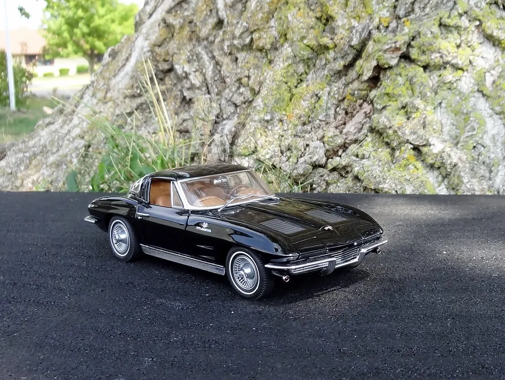 /img/49408-2003-corvette-diecast-collection.webp