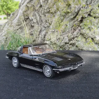 /img/49408-2003-corvette-diecast-collection.webp