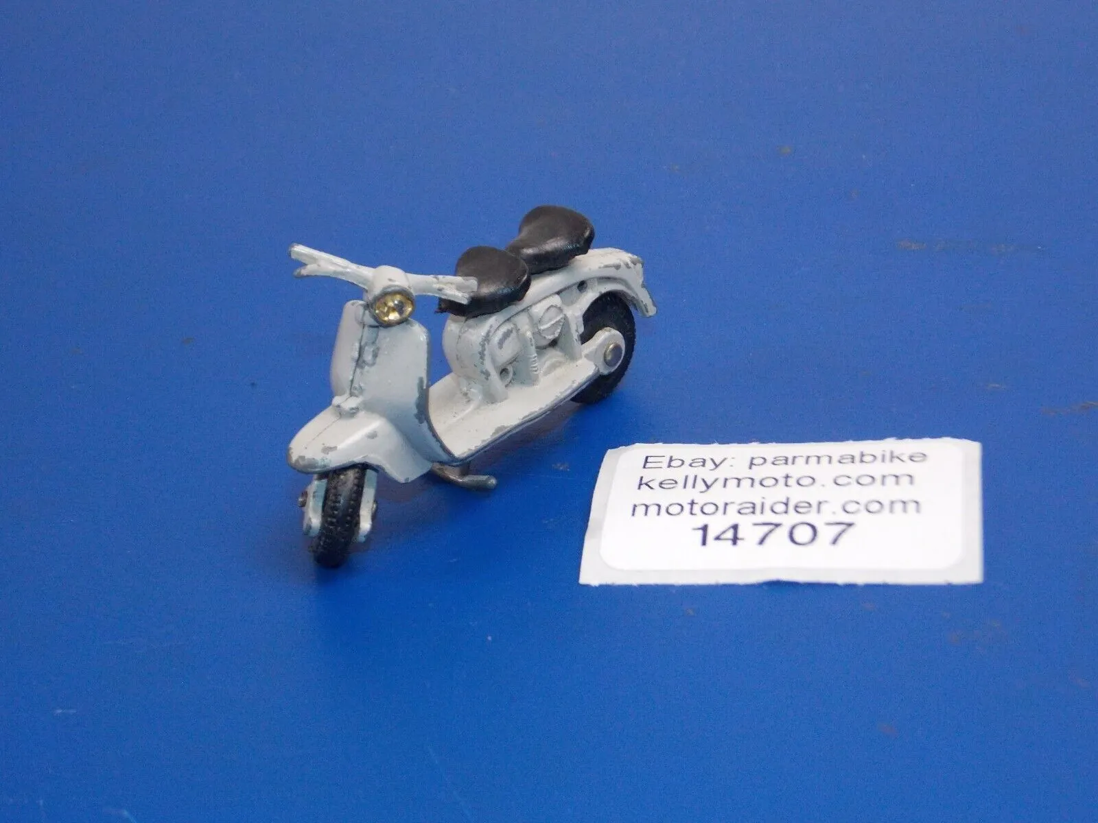 /img/49410-diecast-lambretta-scooter-display.webp