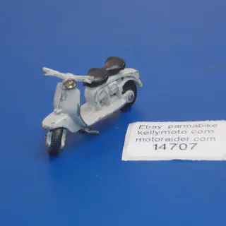 /img/49410-diecast-lambretta-scooter-display.webp