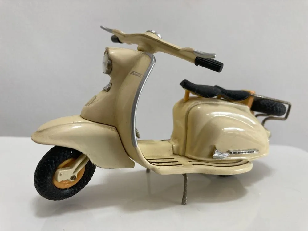 49410 diecast lambretta scooter model 4